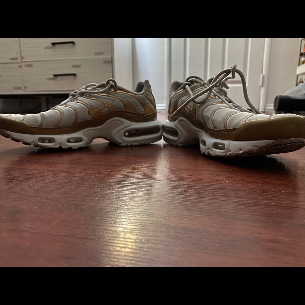 Air Max - Picture 2 of 4